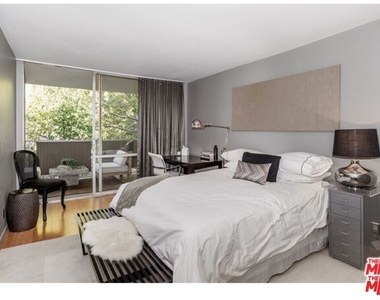 850 N Kings Road - Photo Thumbnail 6