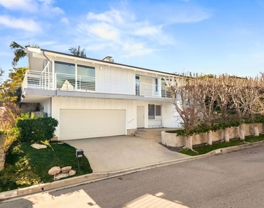 1127 Angelo Drive - Photo Thumbnail 25