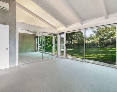 1127 Angelo Drive - Photo Thumbnail 14