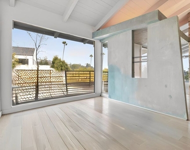 1127 Angelo Drive - Photo Thumbnail 7