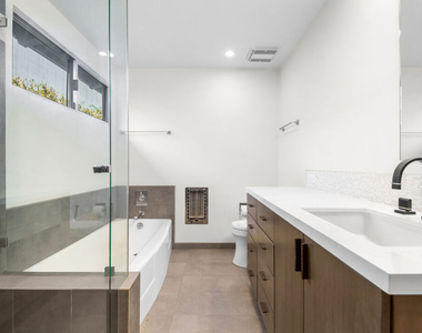1127 Angelo Drive - Photo Thumbnail 15