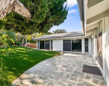 1127 Angelo Drive - Photo Thumbnail 4