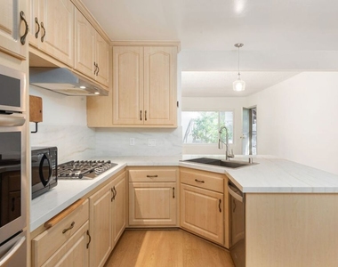 8335 W Manchester Avenue - Photo Thumbnail 12
