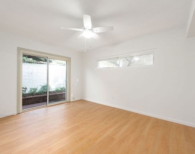 8335 W Manchester Avenue - Photo Thumbnail 18