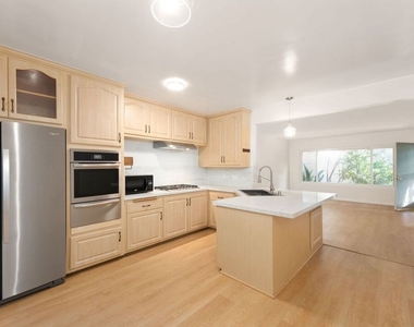 8335 W Manchester Avenue - Photo Thumbnail 11