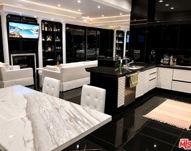 10535 Wilshire Boulevard - Photo Thumbnail 2