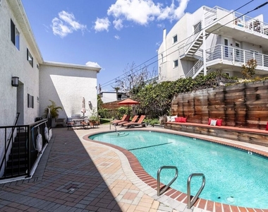 2721 2nd Street - Photo Thumbnail 4