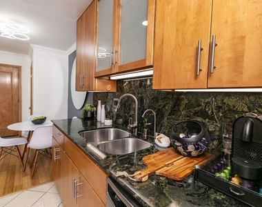 2721 2nd Street - Photo Thumbnail 8