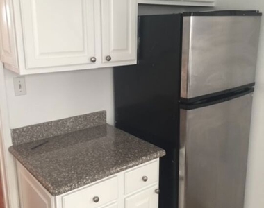 312 S Reeves Drive - Photo Thumbnail 3
