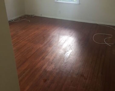 312 S Reeves Drive - Photo Thumbnail 5