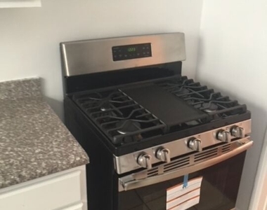 312 S Reeves Drive - Photo Thumbnail 4