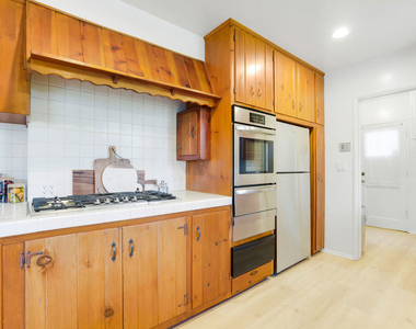 6207 Melba Avenue - Photo Thumbnail 10
