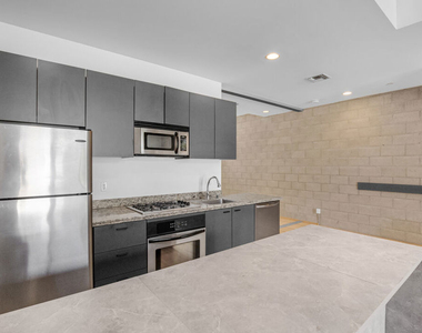 717 N Highland Avenue - Photo Thumbnail 6