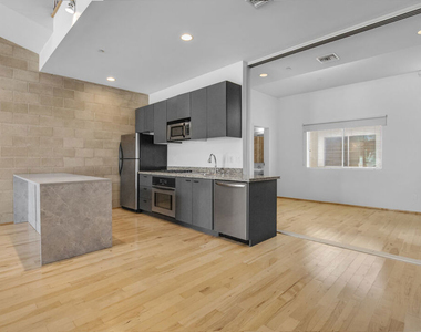 717 N Highland Avenue - Photo Thumbnail 4