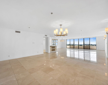 10660 Wilshire Boulevard - Photo Thumbnail 2