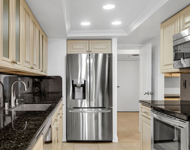 10660 Wilshire Boulevard - Photo Thumbnail 10
