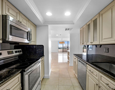 10660 Wilshire Boulevard - Photo Thumbnail 9