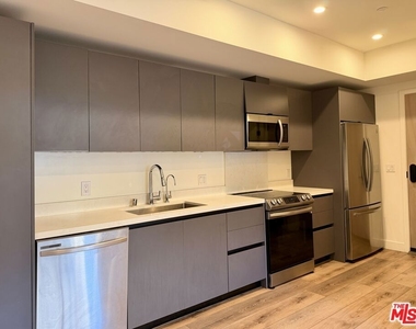 919 Harvard Boulevard - Photo Thumbnail 2