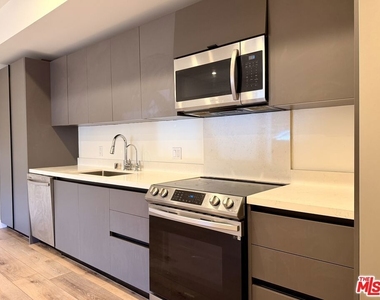 919 Harvard Boulevard - Photo Thumbnail 4