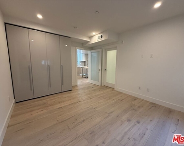 8210 Fountain Avenue - Photo Thumbnail 6