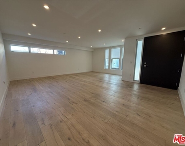 8210 Fountain Avenue - Photo Thumbnail 5