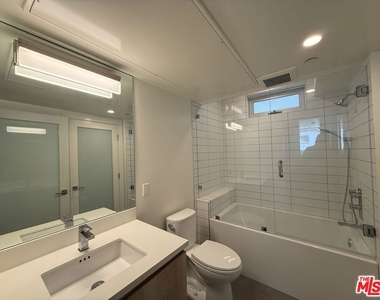 8210 Fountain Avenue - Photo Thumbnail 7