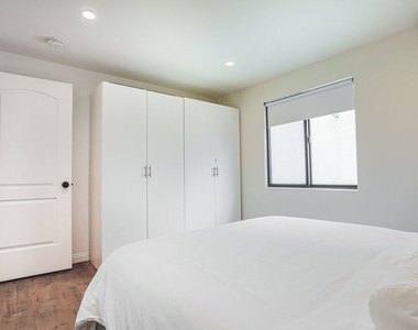 8963 Cadillac Avenue - Photo Thumbnail 3