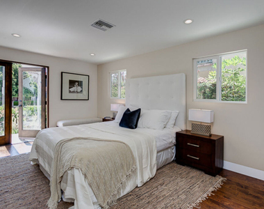831 S Curson Avenue - Photo Thumbnail 8