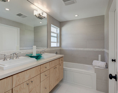 831 S Curson Avenue - Photo Thumbnail 16