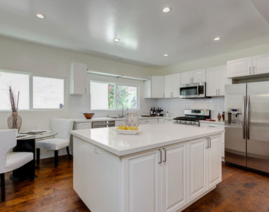 831 S Curson Avenue - Photo Thumbnail 5