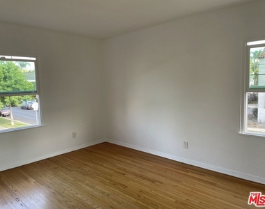 368 N Genesee Avenue - Photo Thumbnail 6