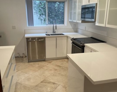 9297 Burton Way - Photo Thumbnail 1