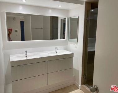 9297 Burton Way - Photo Thumbnail 6