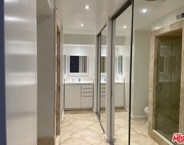 9297 Burton Way - Photo Thumbnail 7