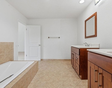 17265 Avenida De La Herradura - Photo Thumbnail 23
