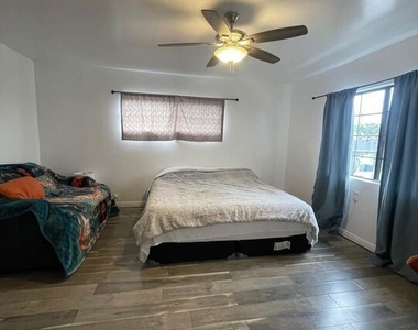 8513 Reading Avenue - Photo Thumbnail 8