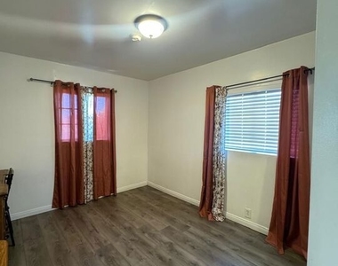 8513 Reading Avenue - Photo Thumbnail 16