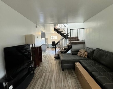 8513 Reading Avenue - Photo Thumbnail 9