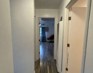 8513 Reading Avenue - Photo Thumbnail 5
