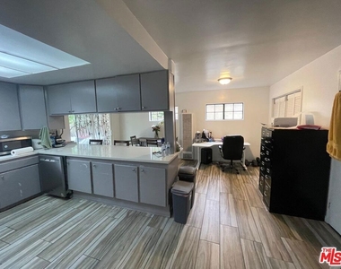 8513 Reading Avenue - Photo Thumbnail 1