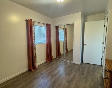 8513 Reading Avenue - Photo Thumbnail 13