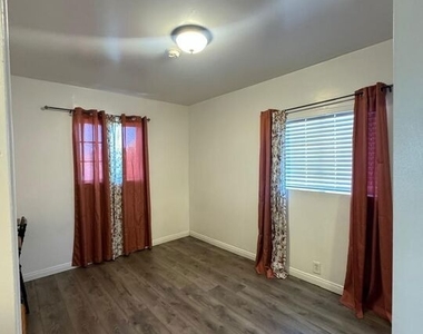 8513 Reading Avenue - Photo Thumbnail 18