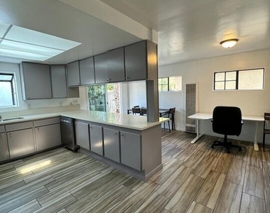 8513 Reading Avenue - Photo Thumbnail 10