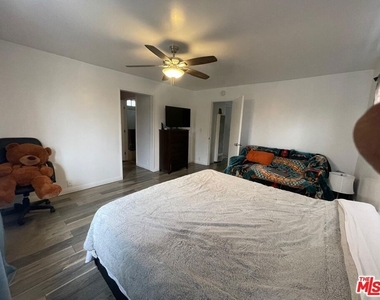 8513 Reading Avenue - Photo Thumbnail 6