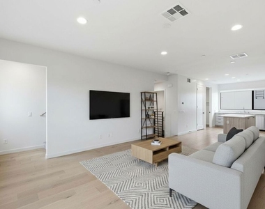 1605 N Arla Way - Photo Thumbnail 4