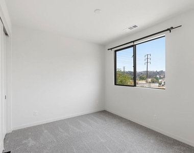 1605 N Arla Way - Photo Thumbnail 17
