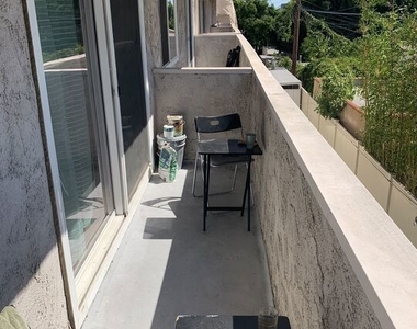 1021 N Crescent Heights Boulevard - Photo Thumbnail 4
