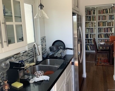 1021 N Crescent Heights Boulevard - Photo Thumbnail 3