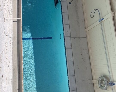 1021 N Crescent Heights Boulevard - Photo Thumbnail 5