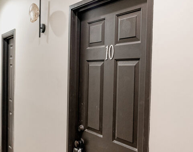 4518 Hollywood Boulevard - Photo Thumbnail 10
